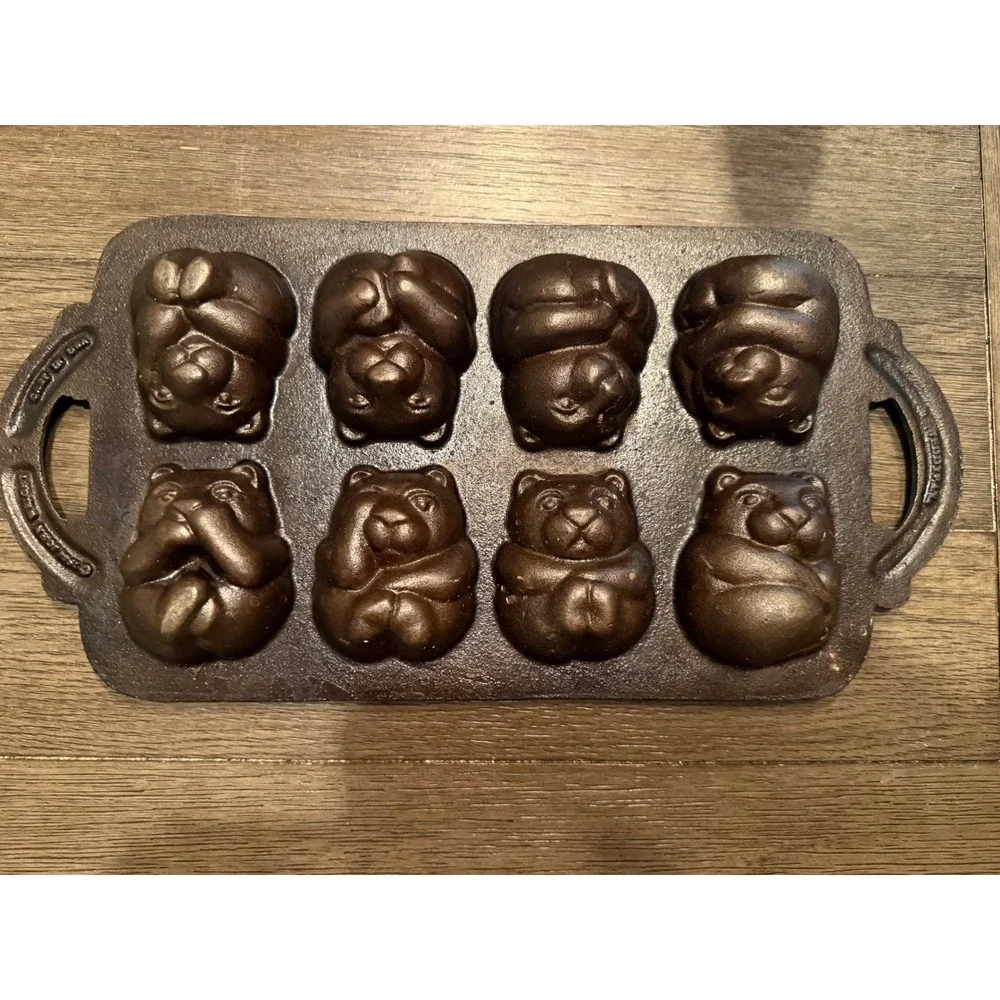 Vintage John Wright Cast Iron Teddy Pan 8 Bear Muffin Cornbread Mold USA Made